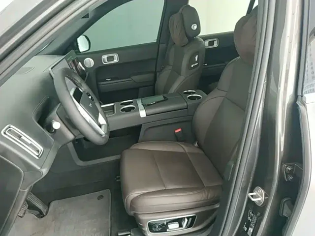 Li Auto L8 — Фото автомобиля 14