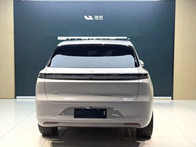 Li Auto L6 — Фото автомобиля 8
