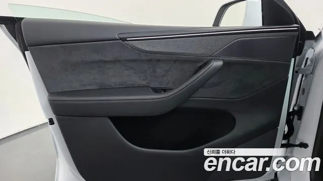 Tesla Model Y — Фото автомобиля 24