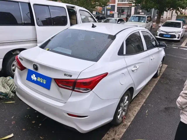 Changan Yuexiang — Фото автомобиля 3