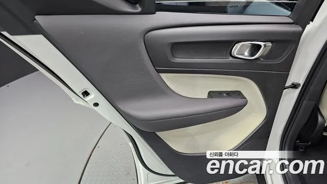Volvo XC40 — Фото автомобиля 25