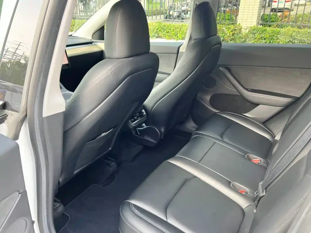 Tesla Model Y — Фото автомобиля 8