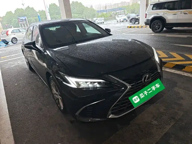 Lexus ES — Фото автомобиля 3