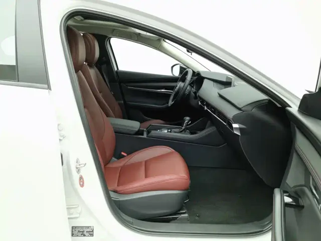 Mazda Axela — Фото автомобиля 23