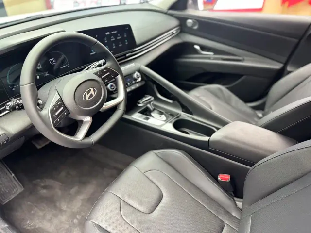 Hyundai Elantra — Фото автомобиля 10