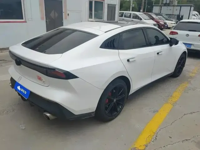 Changan Changan UNI-V 2022 1.5T Premium Model — Фото автомобиля 3