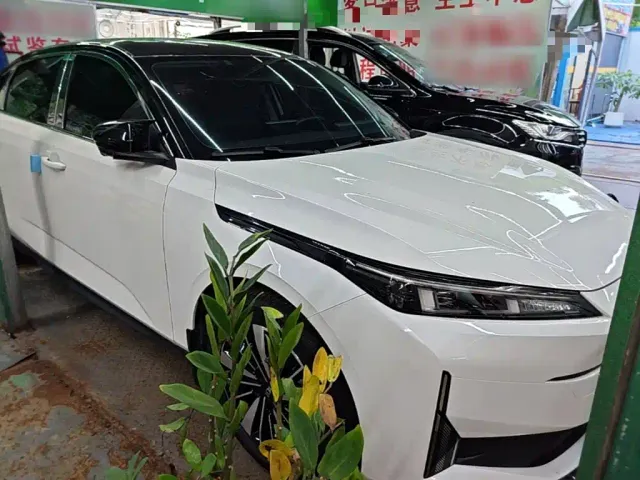 Changan Qiyuan A05 — Фото автомобиля 3