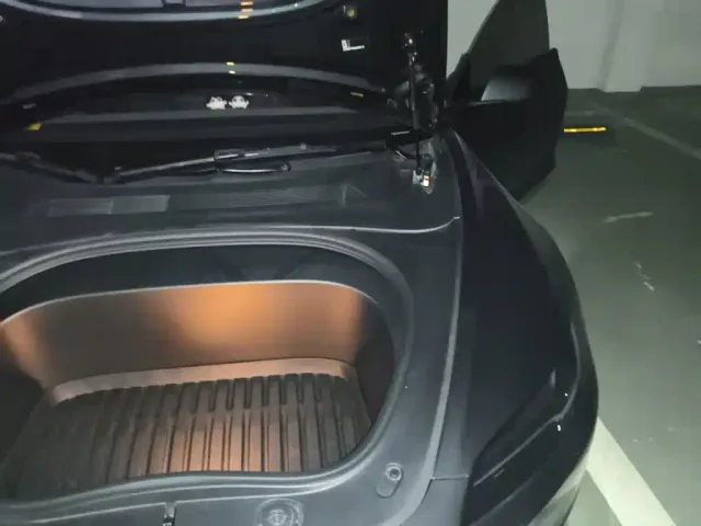 Tesla Model 3 — Фото автомобиля 22