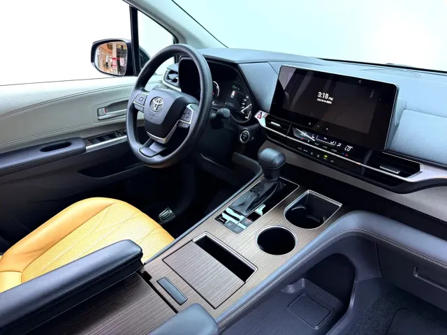 Toyota Sienna — Фото автомобиля 28