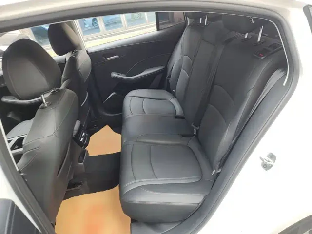 Roewe i5 — Фото автомобиля 16