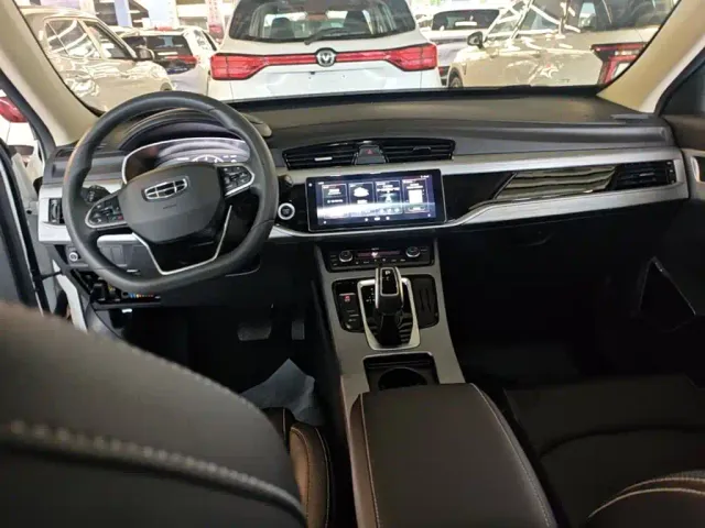 Geely Boyue — Фото автомобиля 9