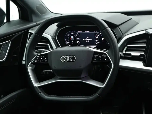 Audi Q4 e-tron — Фото автомобиля 16