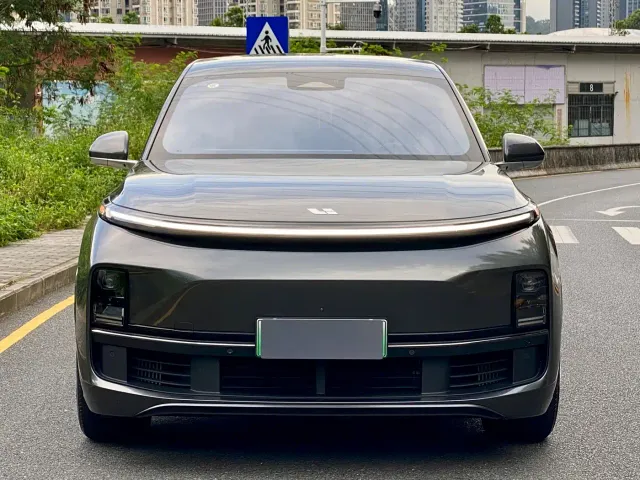 Li Auto L8 — Фото автомобиля 2