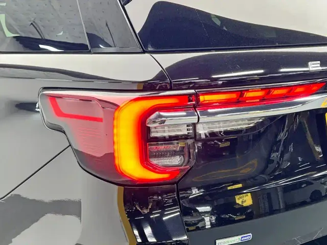 Ford Explorer — Фото автомобиля 11