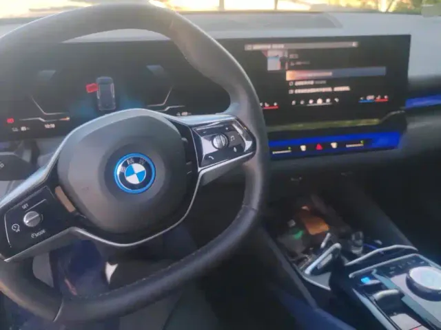 BMW i5 — Фото автомобиля 11