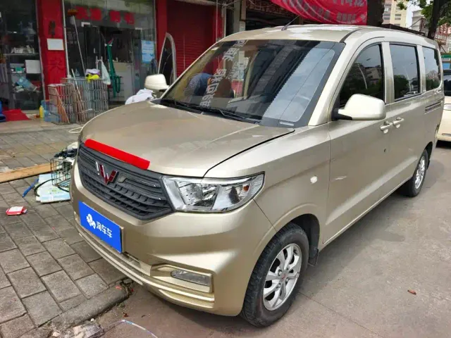 Фотография автомобиля — Wuling Hongguang V
