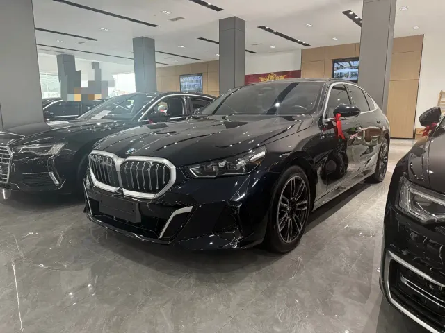Фотография автомобиля — BMW 5 Series