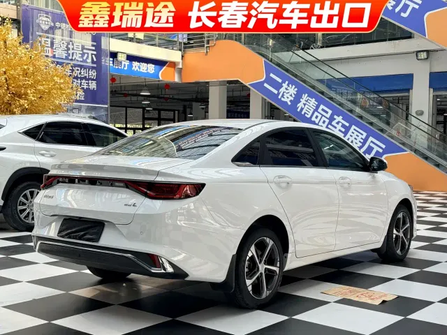 Geely Emgrand L — Фото автомобиля 6