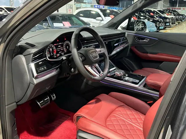 Audi SQ7 — Фото автомобиля 12