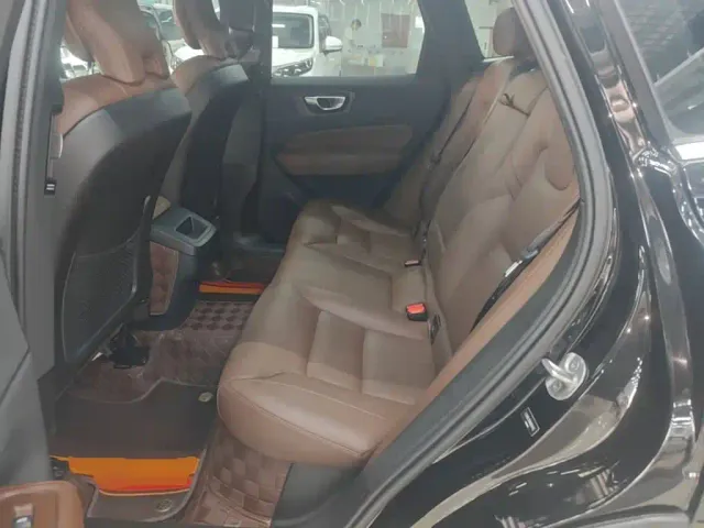 Volvo XC60 — Фото автомобиля 16