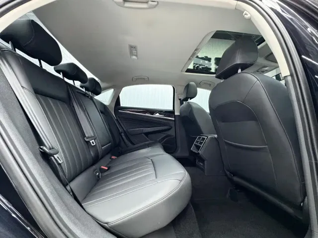 Volkswagen Passat — Фото автомобиля 12