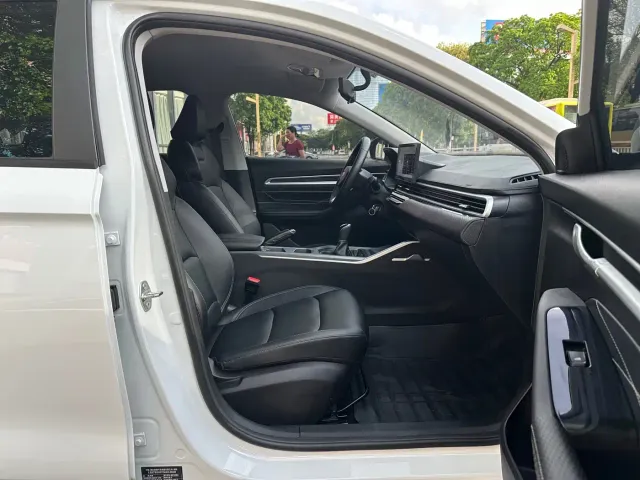 Geely Emgrand — Фото автомобиля 11