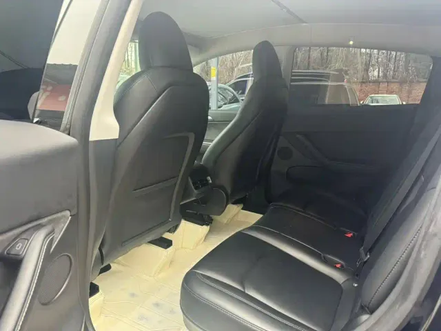 Tesla Model Y — Фото автомобиля 7