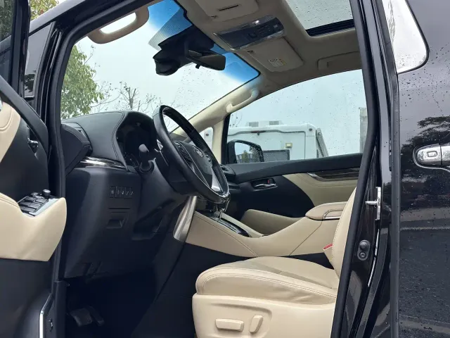 Toyota Vellfire — Фото автомобиля 11