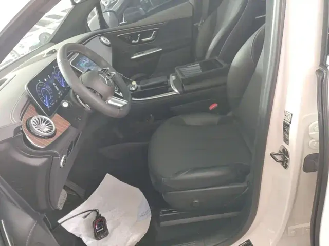 Mercedes-Benz EQE SUV — Фото автомобиля 14