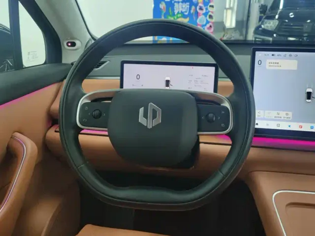 Leapmotor C10 — Фото автомобиля 15