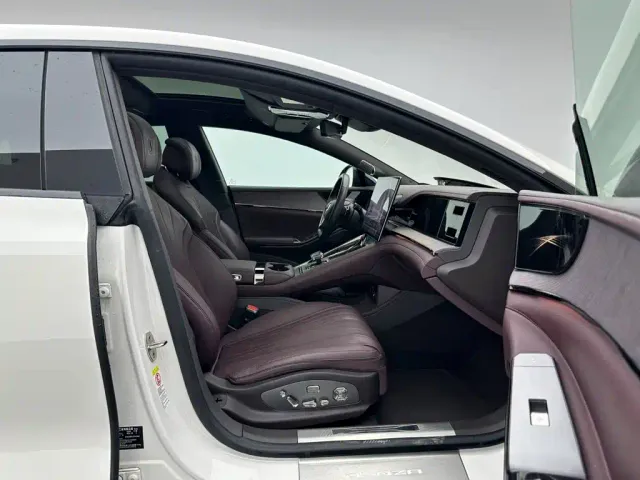 Denza Z9GT — Фото автомобиля 24