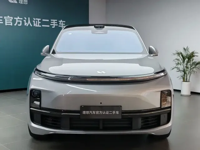 Li Auto L8 — Фото автомобиля 2