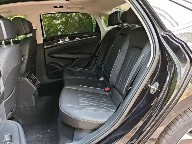 Volkswagen Passat — Фото автомобиля 16