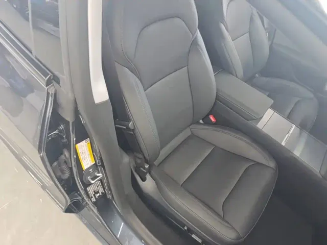 Tesla Model 3 — Фото автомобиля 24
