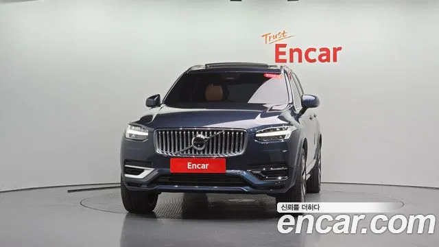 Volvo XC90 — Фото автомобиля 3