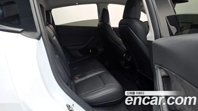 Tesla Model Y — Фото автомобиля 17