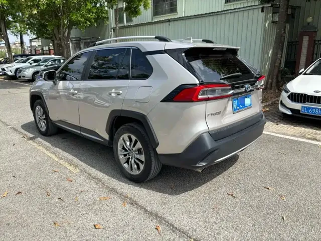 Toyota Wildlander — Фото автомобиля 10