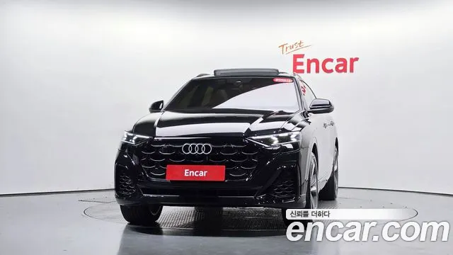 Audi Q8 55 TFSI quattro Premium — Фото автомобиля 3