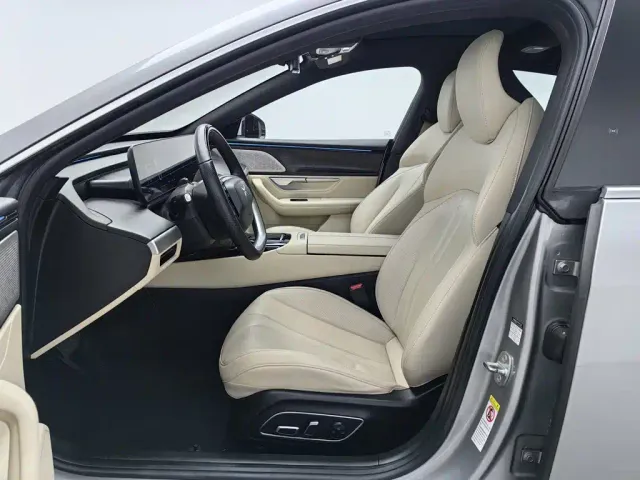 Xpeng P7 — Фото автомобиля 10