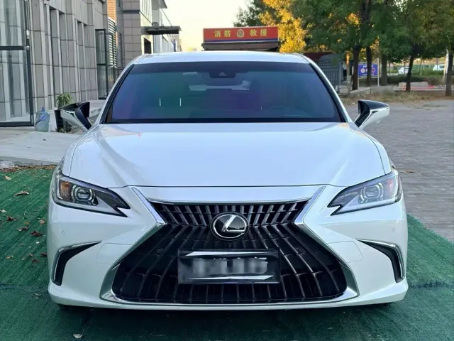 Lexus ES — Фото автомобиля 2