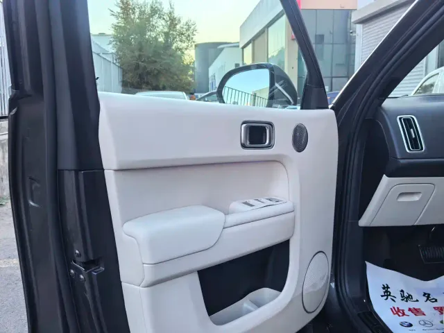 Li Auto L8 — Фото автомобиля 7