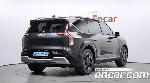 Kia EV9 — Фото автомобиля 2