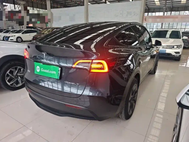 Tesla Model Y — Фото автомобиля 6