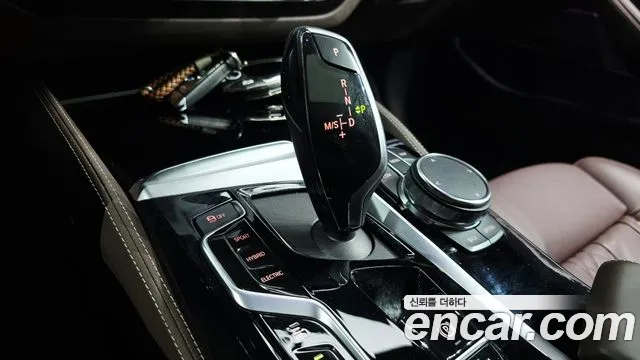 BMW 5 Series G30 — Фото автомобиля 9