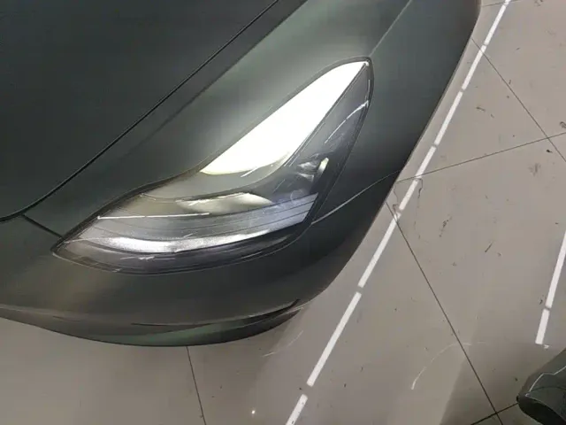 Tesla Model 3 — Фото автомобиля 23