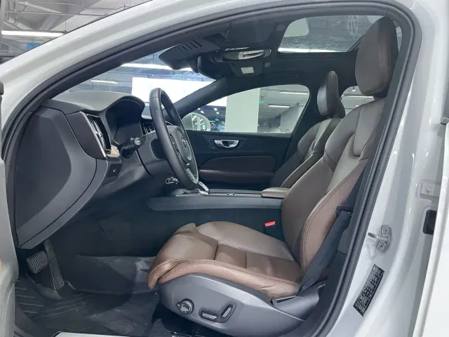 Volvo S60 — Фото автомобиля 3
