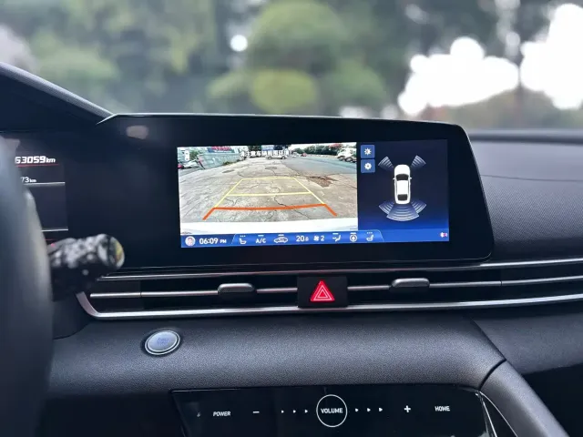 Hyundai Elantra 2022 1.5L CVT LUX Premium Edition — Фото автомобиля 11