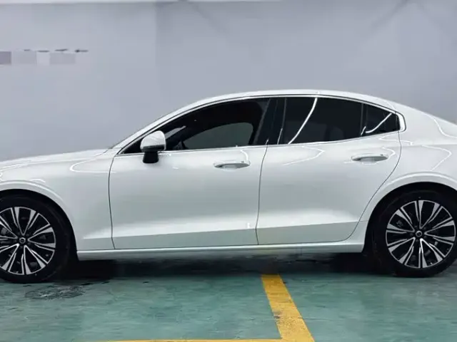 Volvo S60 — Фото автомобиля 24