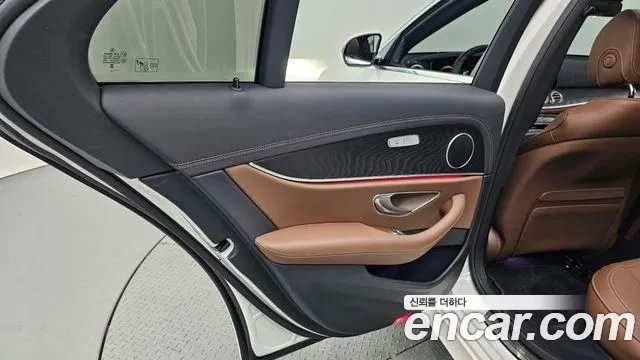 Mercedes-Benz E-Class — Фото автомобиля 22