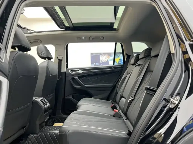 Volkswagen Tiguan L — Фото автомобиля 27